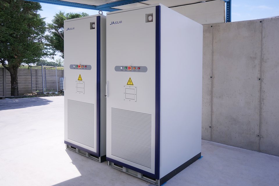 Battery energy storage cabinets