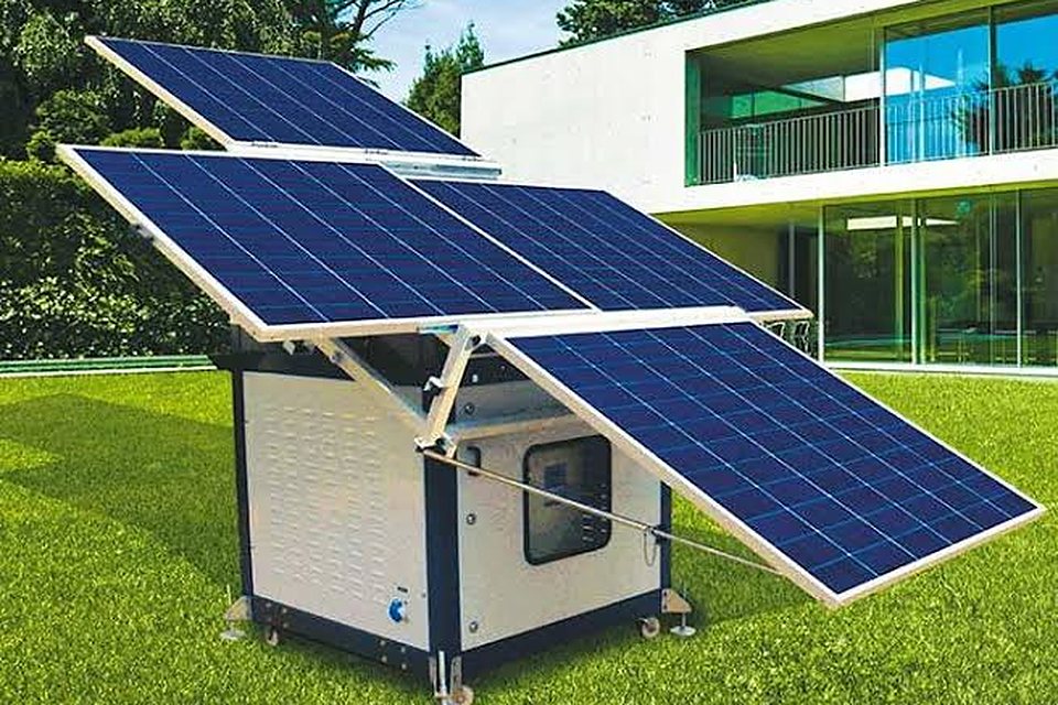 Portable solar power unit with folding panels